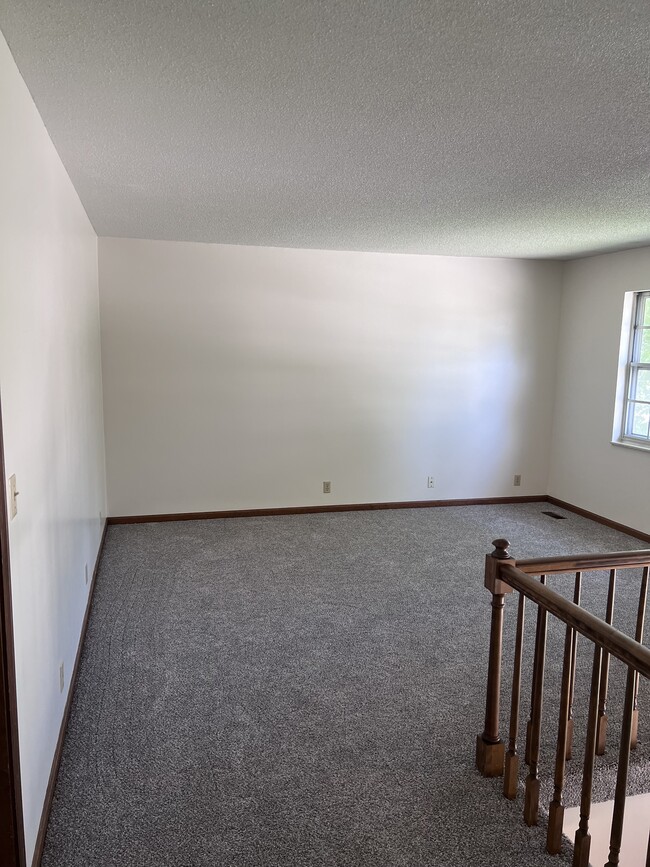 Building Photo - 120 Crescent Dr