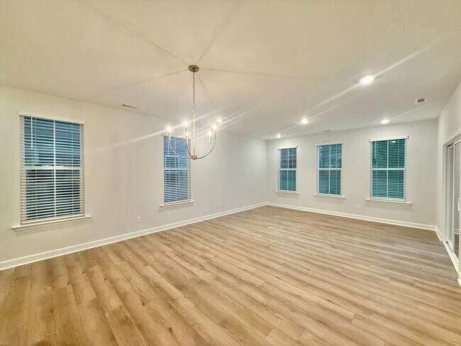 Foto del edificio - 443 White Oak Gdn Wy