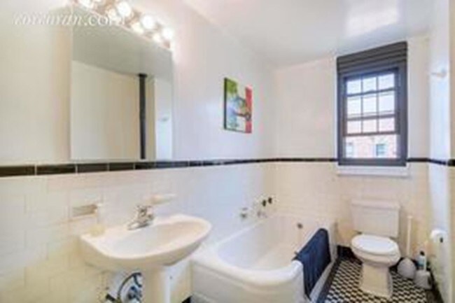 Building Photo - 450 West 24th Street