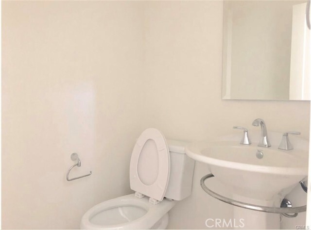 Building Photo - 110 Holly Springs