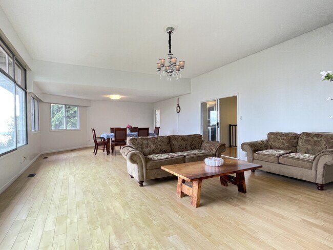 Photo du bâtiment - 1137 Crestline Rd