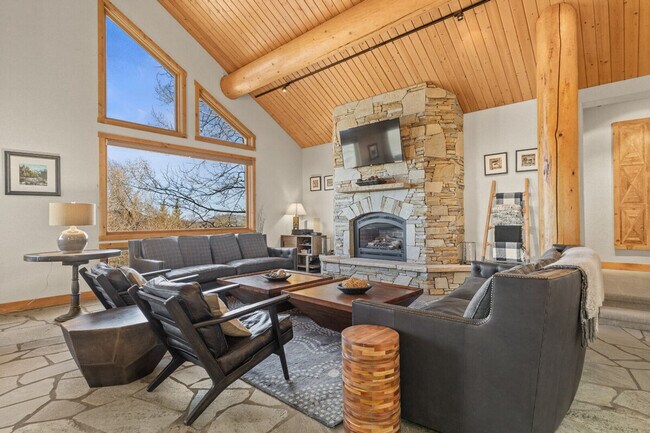 Foto del edificio - 2612 Ski Trail Ln
