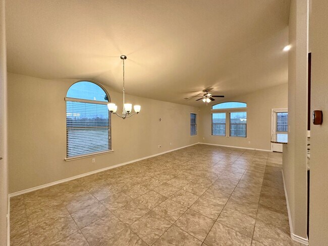 Foto del edificio - Viewable Now!