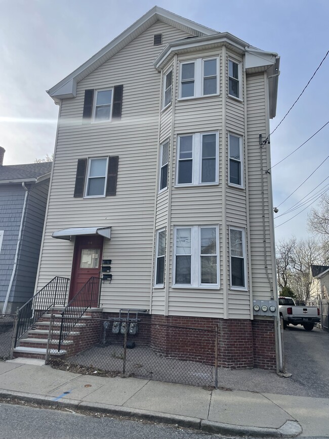 Building Photo - 114 Vandewater St