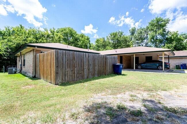 Foto del edificio - 3004 Pecan Springs Rd