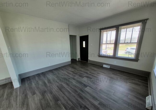 Foto del edificio - FOR RENT- Beautifully Updated Home Near Golf Course on 4th! Pets ok!!