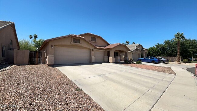 Building Photo - 8036 N 56th Ln