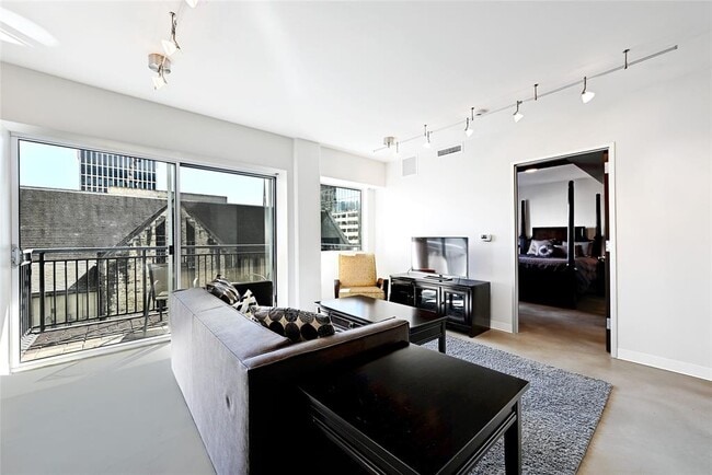 Building Photo - 800 Brazos St