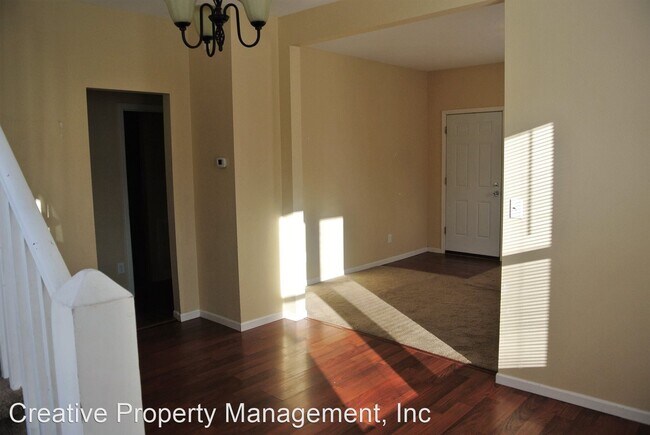 Building Photo - 3 br, 1 bath House - 617 11th St NW