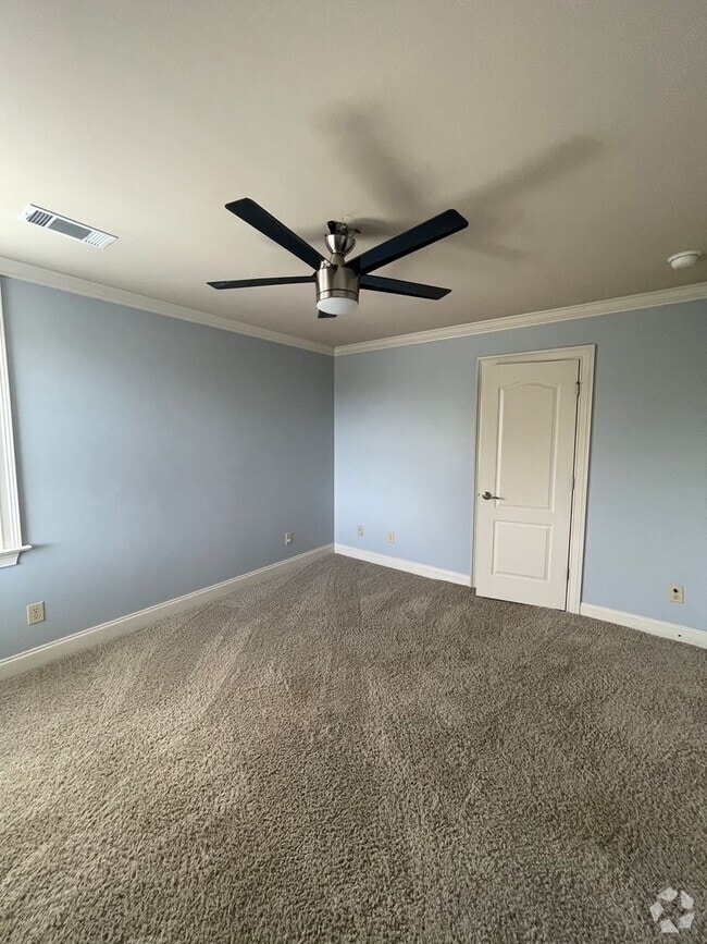 Building Photo - 5580 Hollister Dr