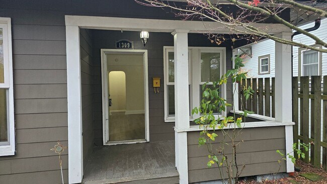 Foto del edificio - Charming 2 Bed, 1 Bath Home for Rent!