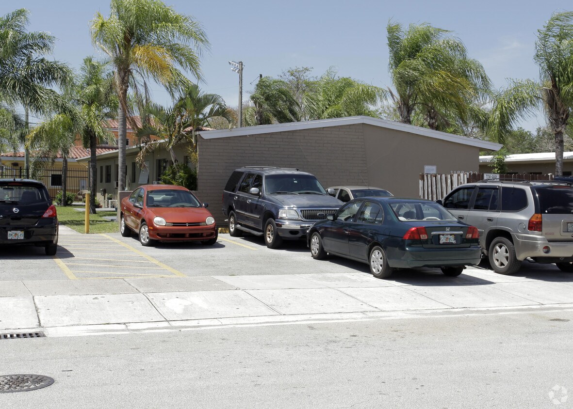 Primary Photo - 3188-3190 SW 14th St