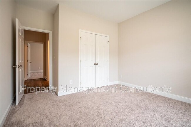 Building Photo - 330 Creek Grove Avenue