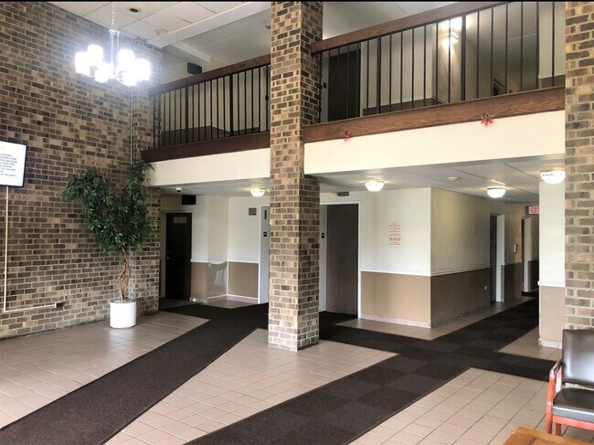 Building Photo - 1460 Fairlane Dr
