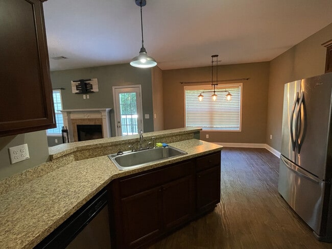 Building Photo - 570 Brewer Dr