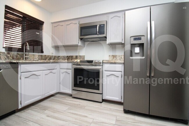 Foto del edificio - 295 E Root Way