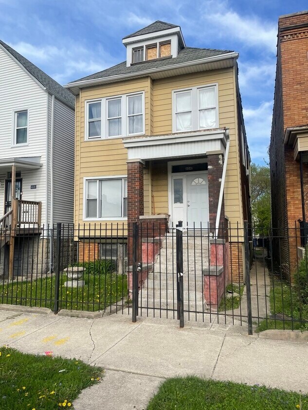 Foto principal - 6041 S Loomis Blvd