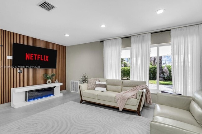 Building Photo - 1540 SE 23rd Ave