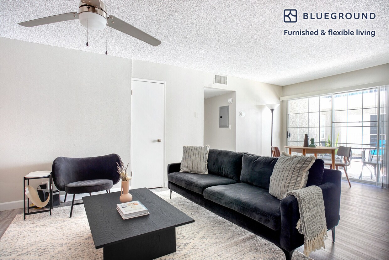 Foto principal - 8560 W Olympic Blvd