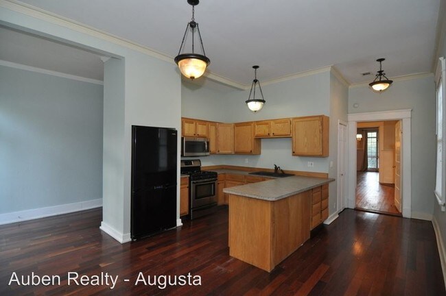 Building Photo - 2410 Cumming Rd