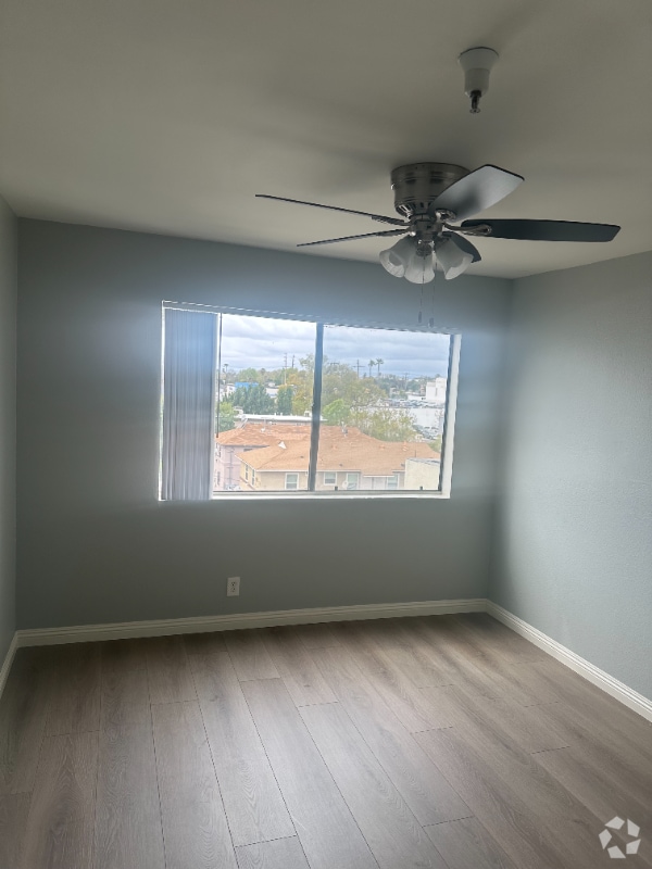 Building Photo - 5811 Tujunga Ave