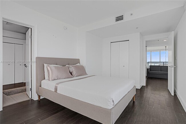 Foto del edificio - 7928 East Dr