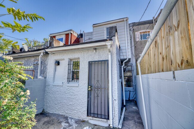 Building Photo - 1610 Wilkens Ave