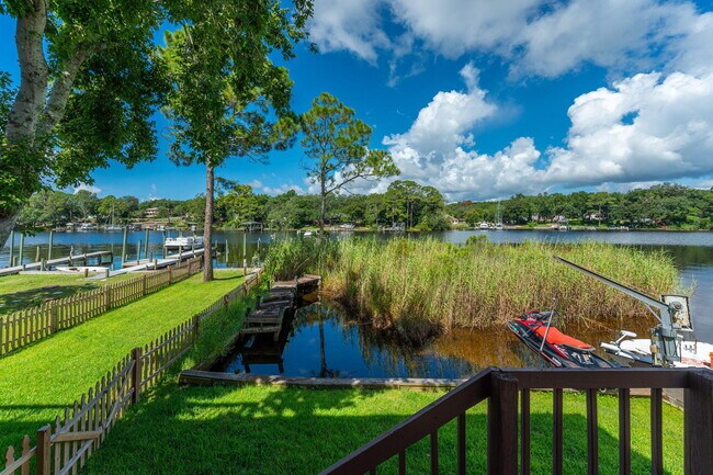 Building Photo - 200 White St