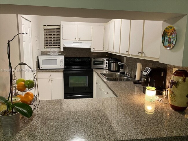 Building Photo - 1890 W 56th St