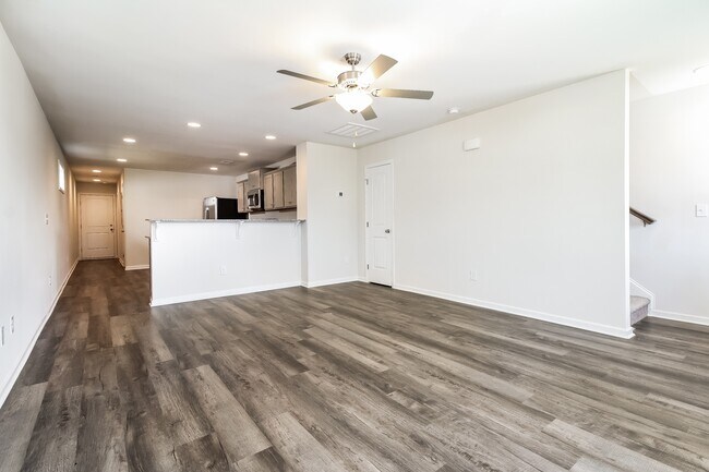Building Photo - 309 Noble Ln
