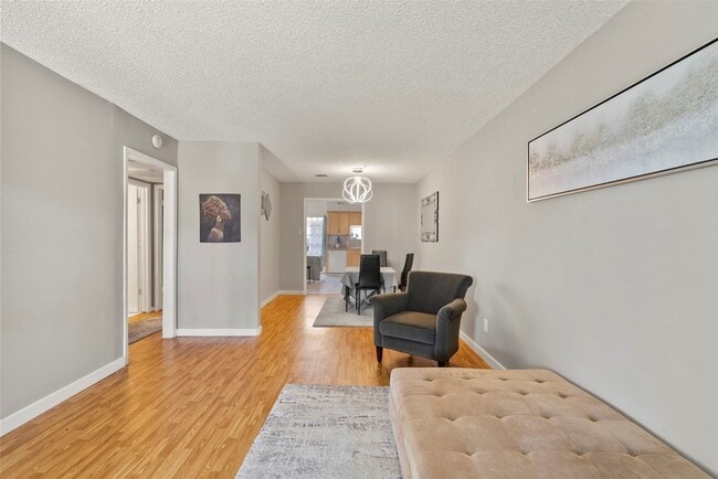 Foto del edificio - 1016 E Tri Oaks Ln