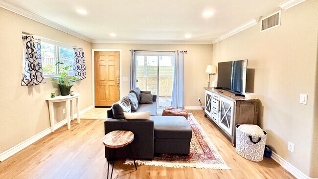 Foto del edificio - Wonderful Private & Quietly located Bottom...