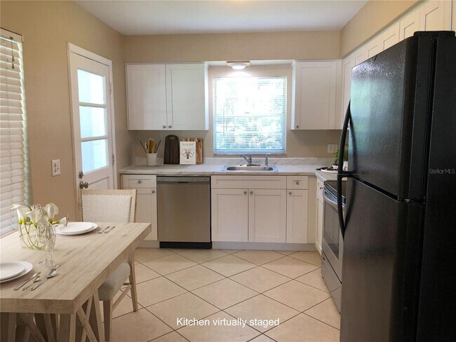 Foto del edificio - 6806 Mathers Ln