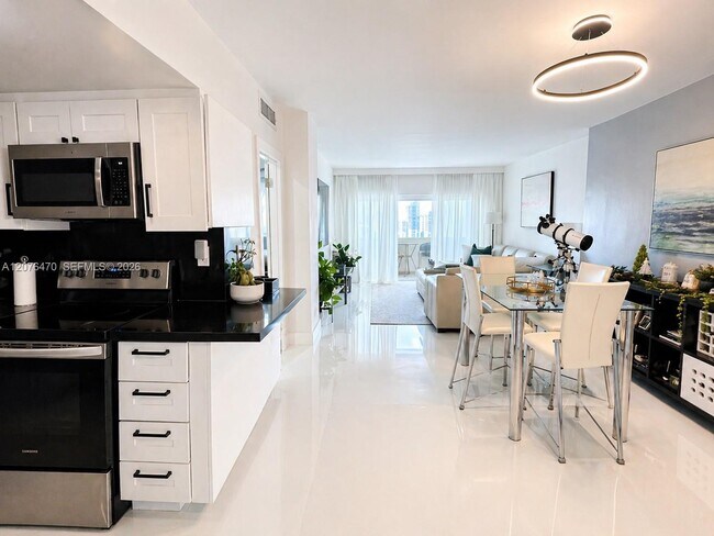 Foto del edificio - 300 Bayview Dr