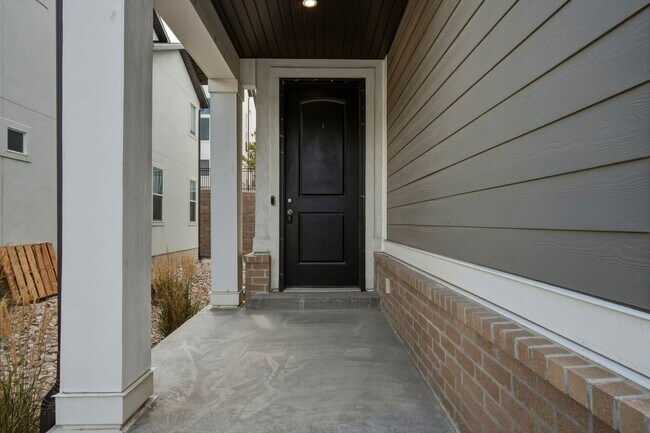 Building Photo - Great 3 Bed 3.5 Bath Townhome in Bluffdale!!