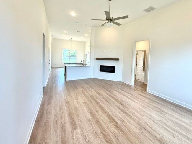 Building Photo - Now Leasing a brand new 5-bedroom 3 bath home in Somerville.