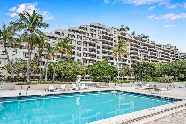 Foto del edificio - 151 Crandon Blvd