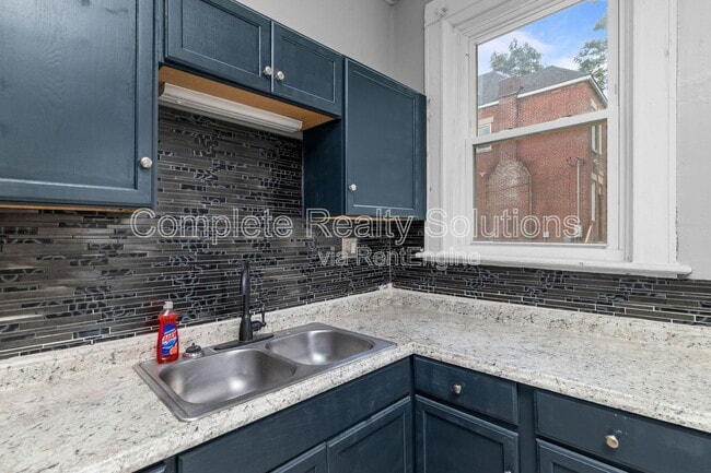Building Photo - 5866 Etzel Ave