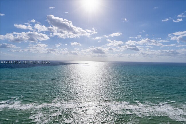 Foto del edificio - 17875 Collins Ave