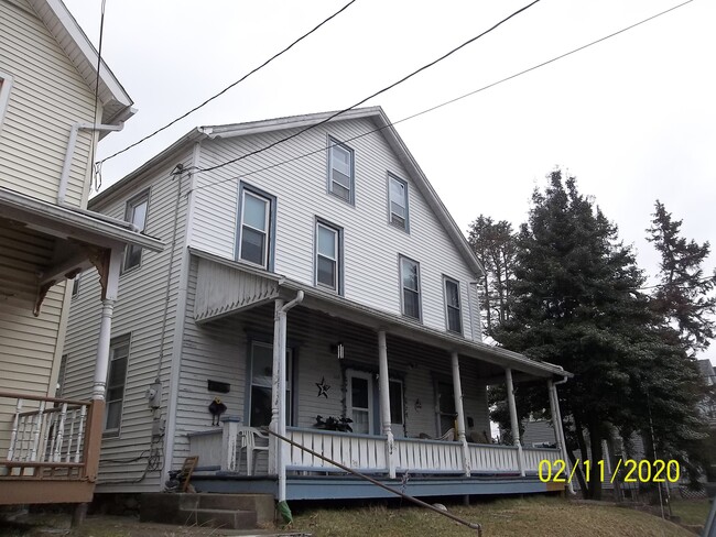 223 Iron St - derecha - 223 Iron St