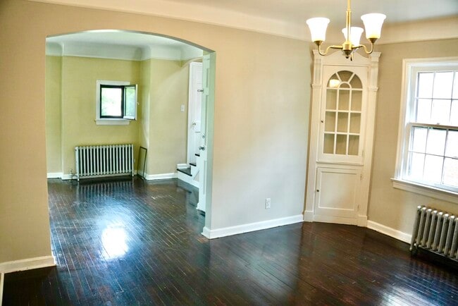 Building Photo - 3682 Glencairn Road