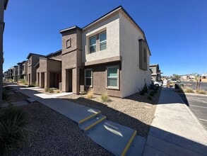 Building Photo - 4925 Fern Mesa Ave