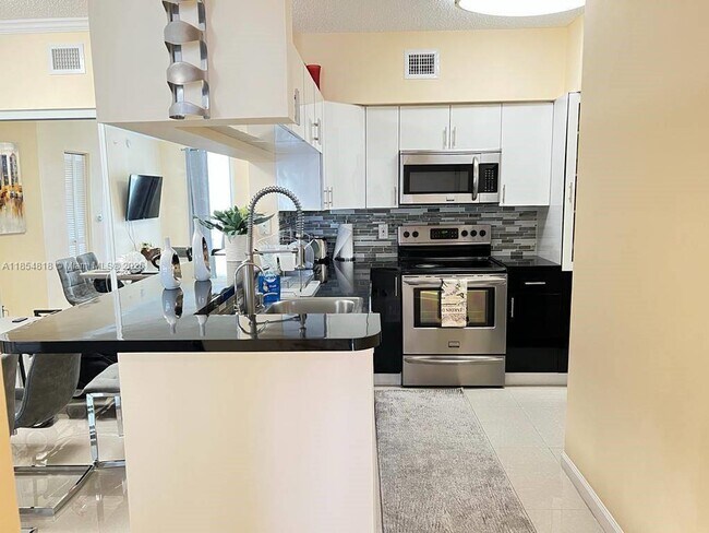 Foto del edificio - 17100 N Bay Rd