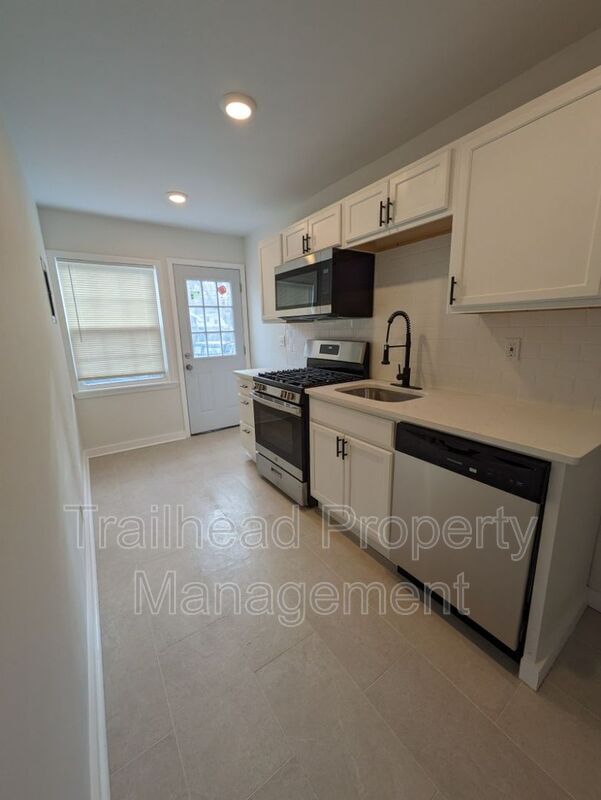 Foto principal - 6425 Brookside Rd