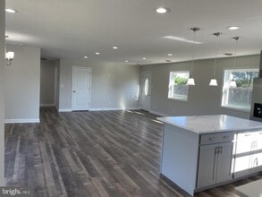 Building Photo - 1213 Old Love Point Rd