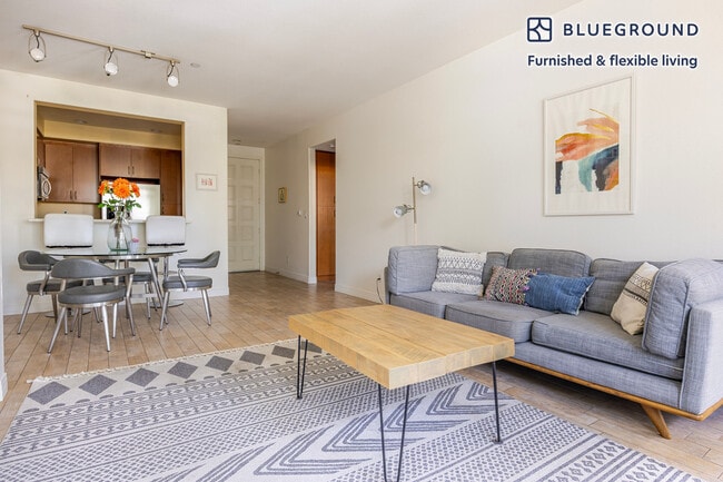 Building Photo - 7100 Playa Vista Dr