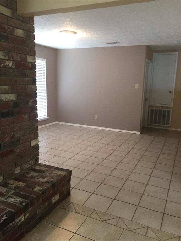 Building Photo - 3037 Walnut Springs Dr