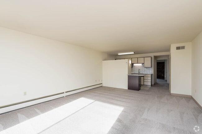 1 habitación, 1 baño - 750 pies cuadrados - Sala de estar - The Apartments on Second Street