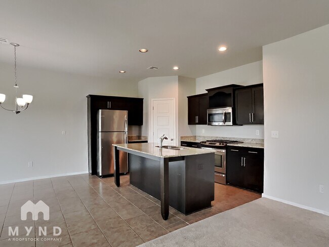 Foto del edificio - 18328 E 43rd St