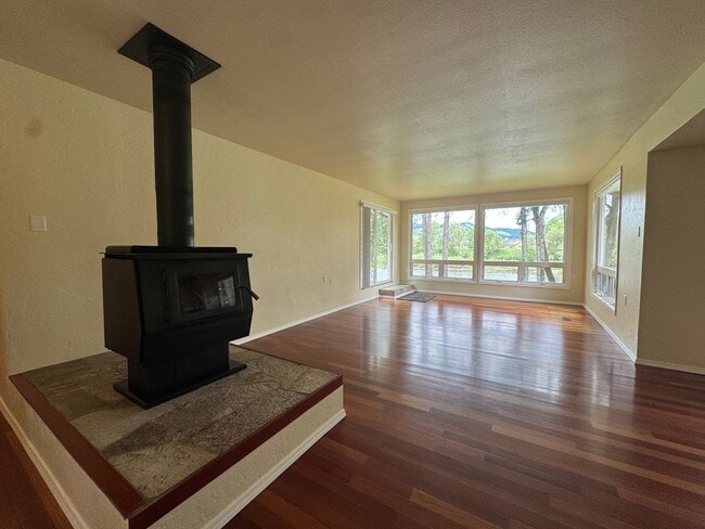 Foto del edificio - River Front Property